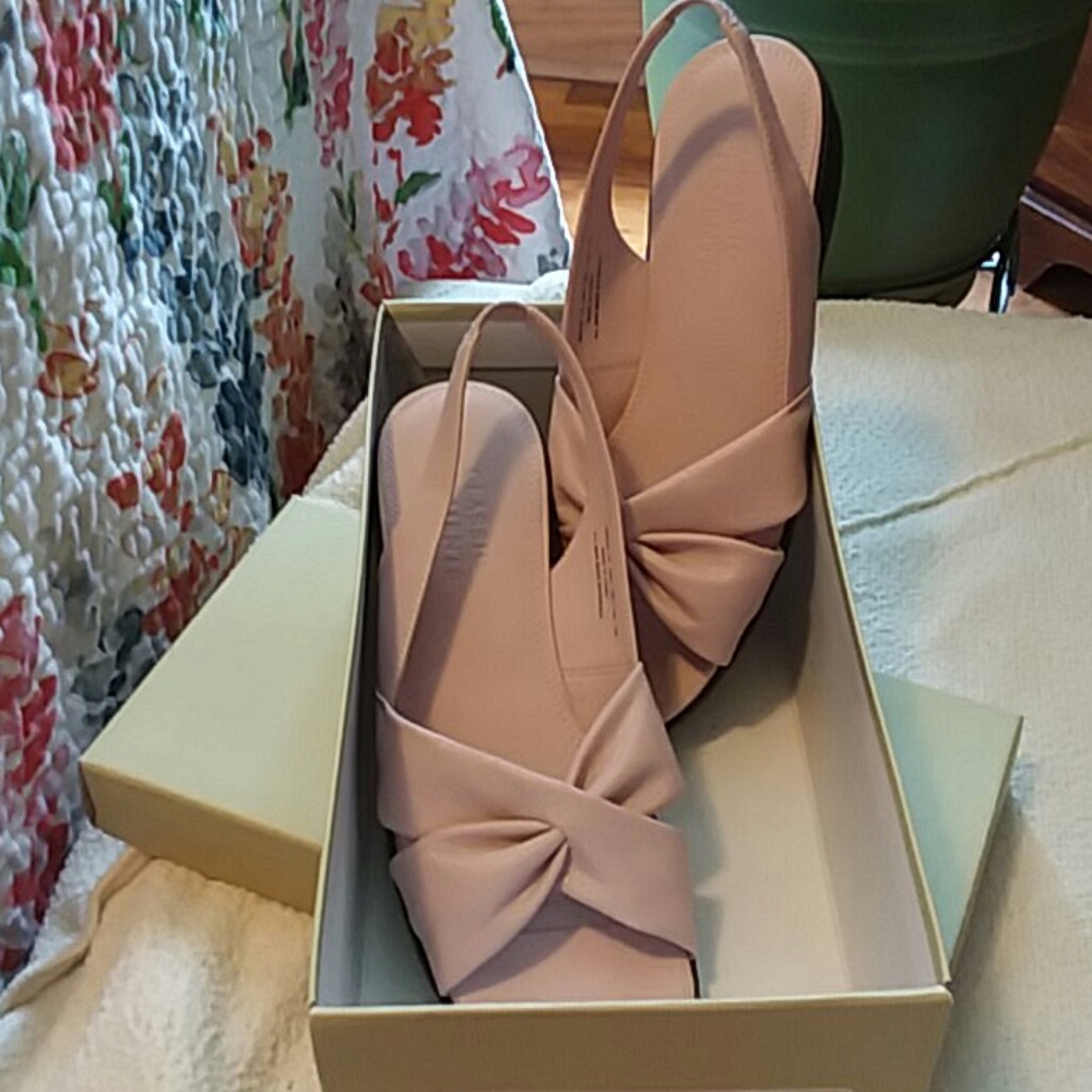Sandles - Picture 2 of 5